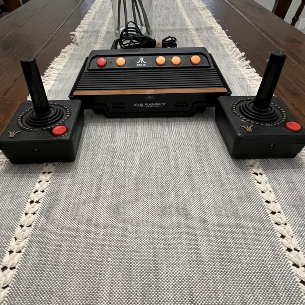 Atari Flashback 6 Classic Console 100 Games + 2 Wireless Controller + Power Cord